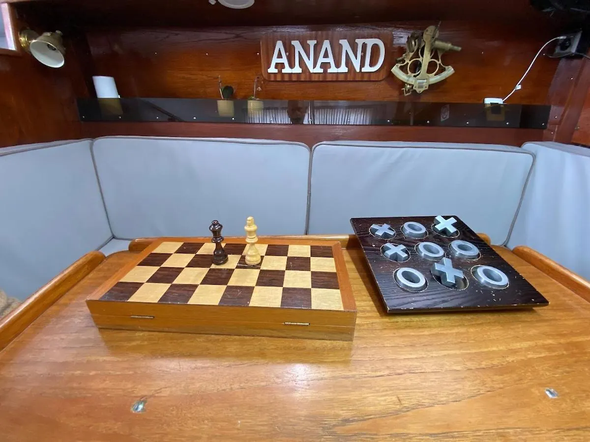 ホテル Sailboat Anand リスボン 船上ホテル