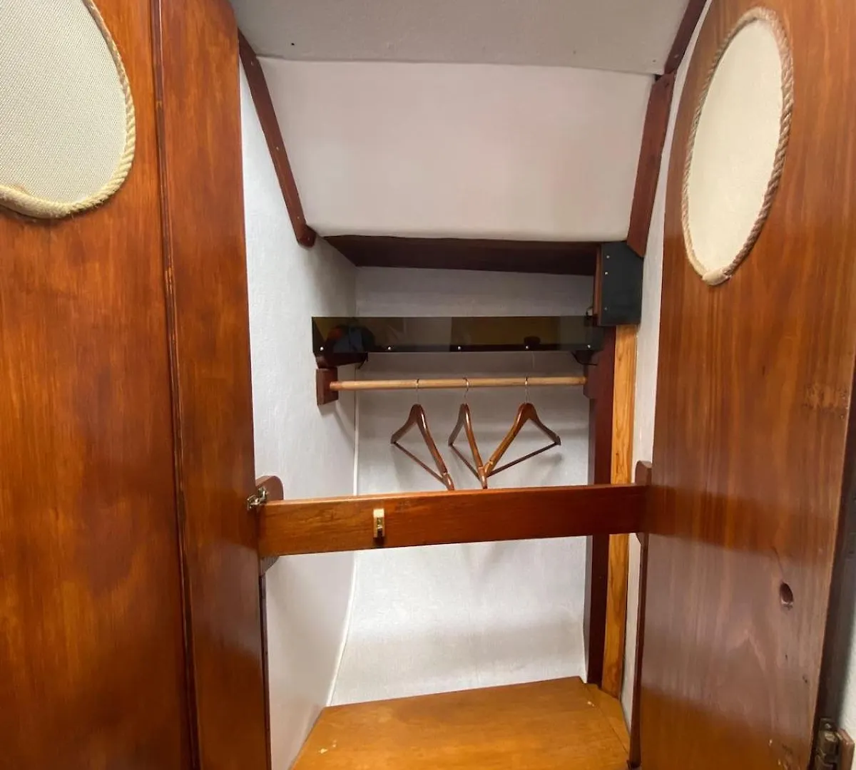 Úszó hotel Sailboat Anand Hotel Lisboa Portugália